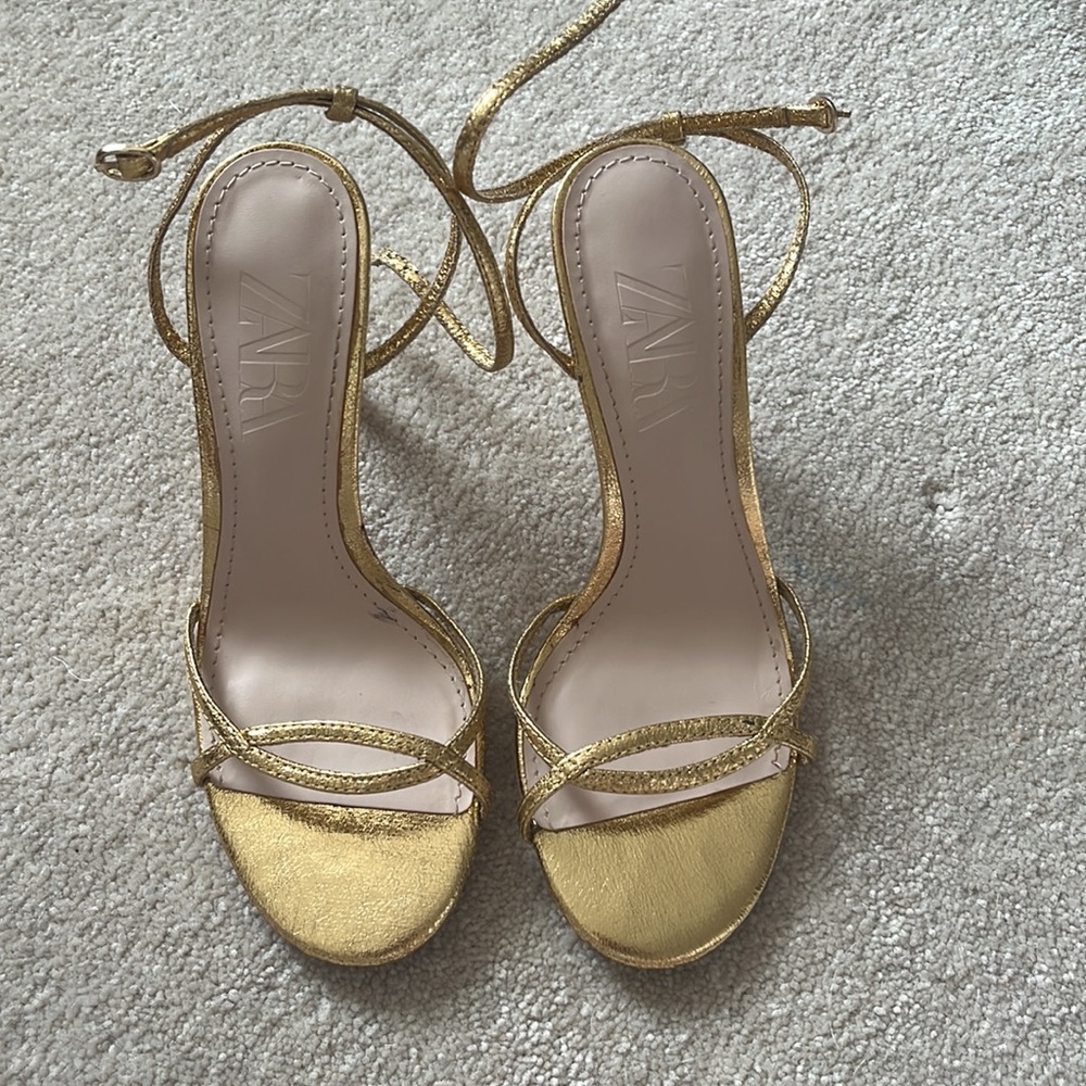 Gold strappy Zara sandals - Picture 4 of 8